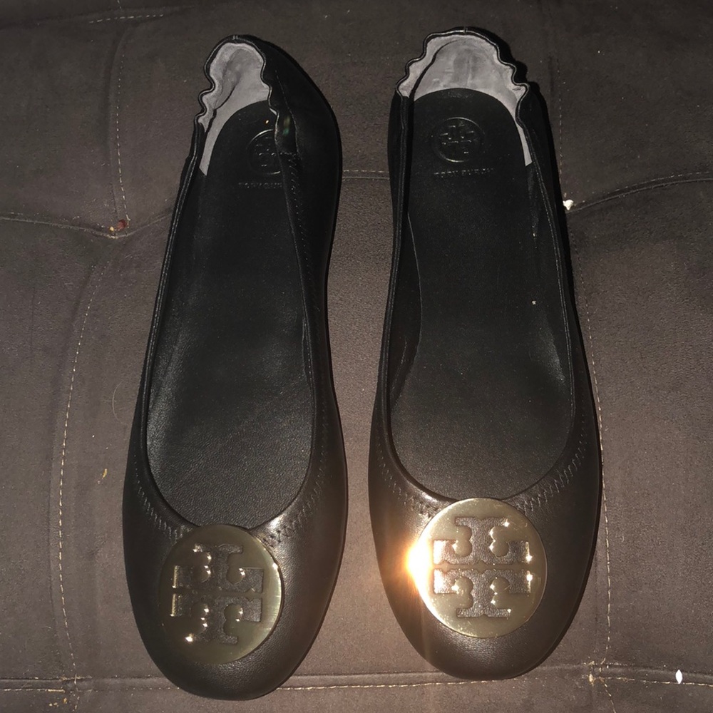 Tory Burch black ballet flats w/buckle. Size 11.